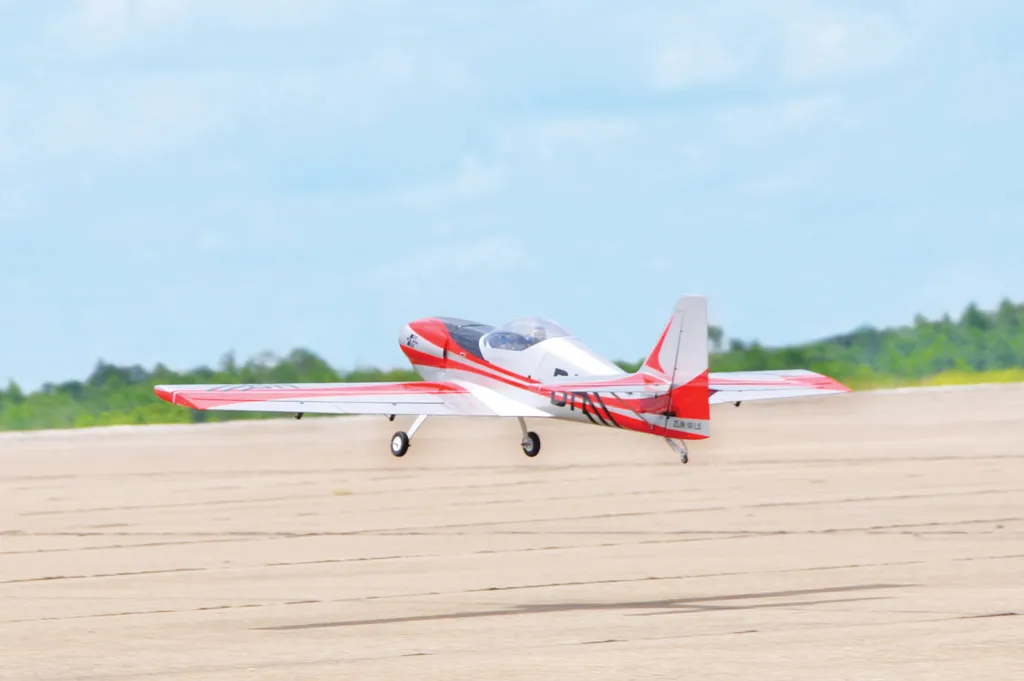 Black Horse BH103 Zlin 50LS avion RC 2145mm 30-35cc