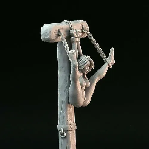Brother Vinni Naked Woman in bondage figurine 28 mm résine