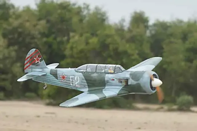 Black Horse Model BH187 Yak 11 avion RC 2350mm 60cc