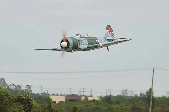 Black Horse Model BH187 Yak 11 avion RC 2350mm 60cc