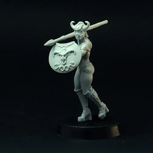 Brother Vinni Amazone figurine résine 32mm guerrière
