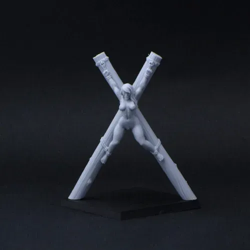 Brother Vinni Woman at Saltire figurine 28 mm suppliciée