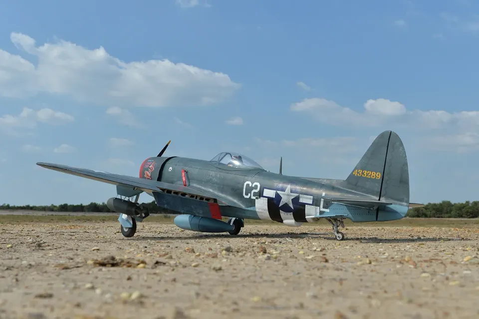 Black Horse BH117 P-47 Thunderbolt avion RC 2075mm 60cc