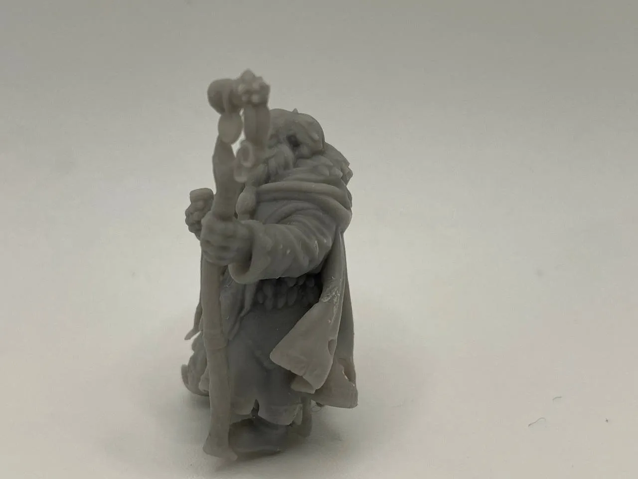Epic Forge Mage Bâton Mystique figurine sage
