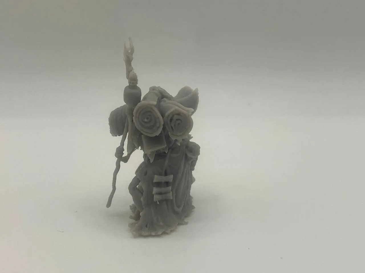 Epic Forge Vagabond du Crépuscule figurine lanterne