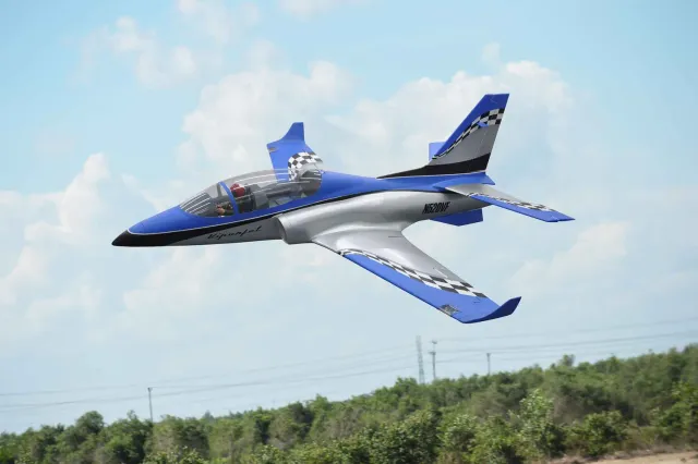Black Horse Model BH205-SB VIPER JET MKII SILVER BLUE jet RC électrique 1885mm
