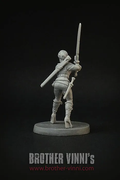 Brother Vinni Female Human Fighter figurine fantasy 28 mm épée