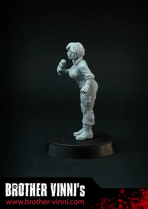 Brother Vinni Female Reporter figurine 28mm résine moderne