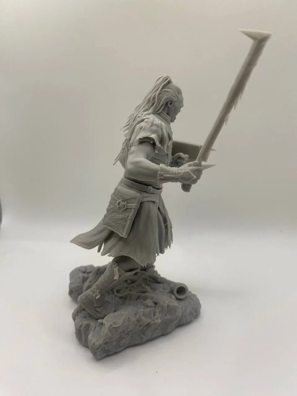 Epic Forge Lurtz Capitaine Uruk-haï figurine bouclier