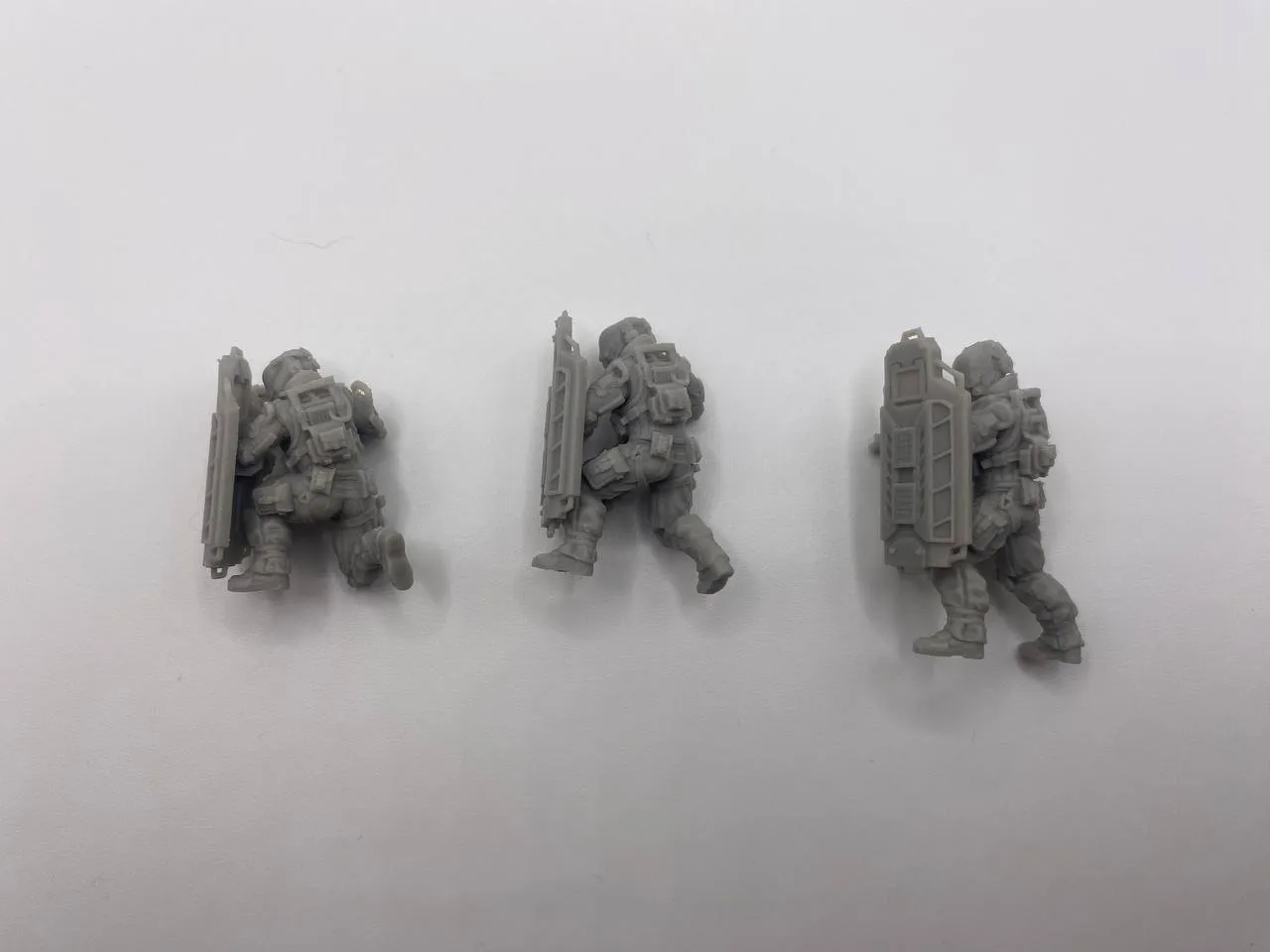 Epic Forge Soldats Sci-Fi avec Boucliers Tactiques figurine
