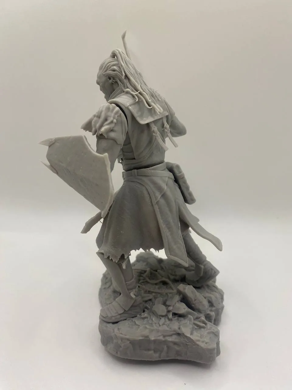 Epic Forge Lurtz Capitaine Uruk-haï figurine bouclier