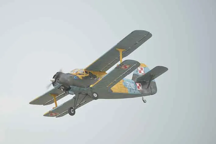 Black Horse BH186 Antonov An-2 avion RC ARF 2425 mm essence