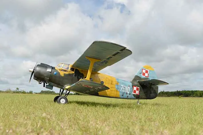 Black Horse BH186 Antonov An-2 avion RC ARF 2425 mm essence