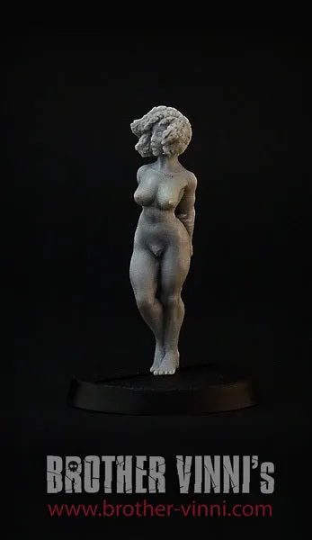BROTHER VINNI Standing Naked Woman 28 mm figurine résine 1 pièce